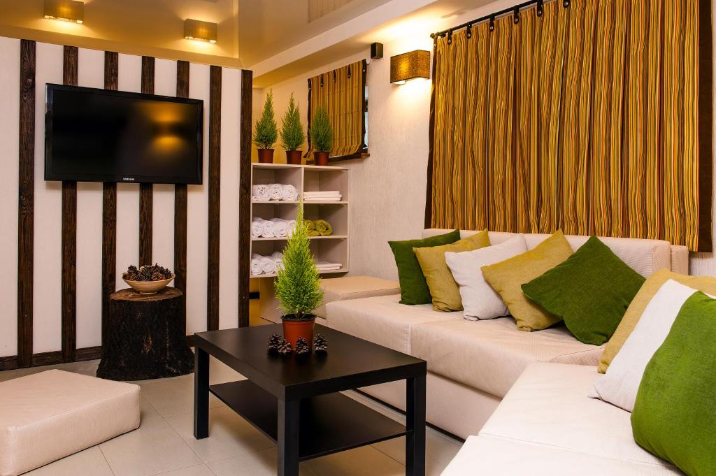 TV a/nebo společenská místnost v ubytování Villa Pinia Eco-hotel