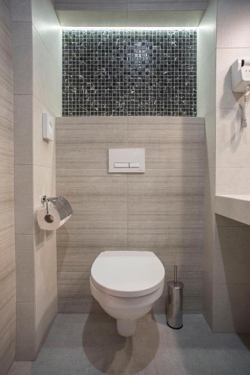 Koupelna v ubytování Homorod Hotel