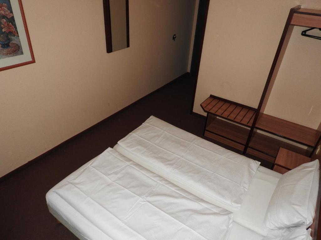 Postel nebo postele na pokoji v ubytování Hotel Anhalt