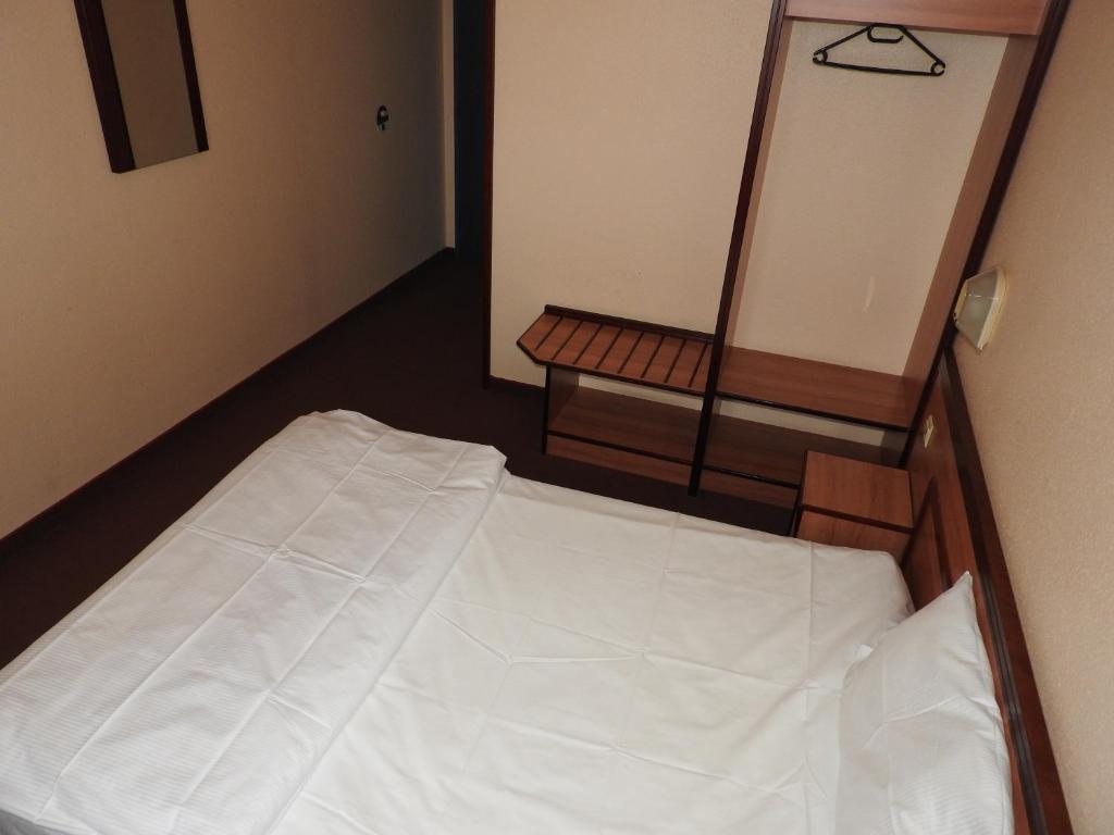 Postel nebo postele na pokoji v ubytování Hotel Anhalt