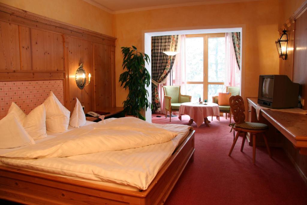 Postel nebo postele na pokoji v ubytování Das Traditionshotel Schwarzer Adler