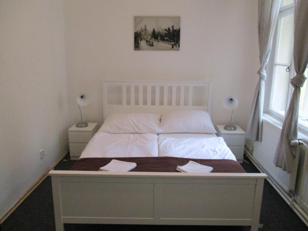 Una cama o camas en una habitación de Hostel Franz Kafka