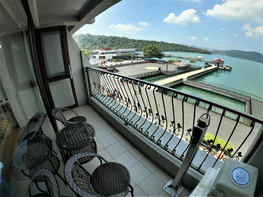 Ming Yue Hu Hotel - Vierbettzimmer Mit Seeblick – Untere Etage