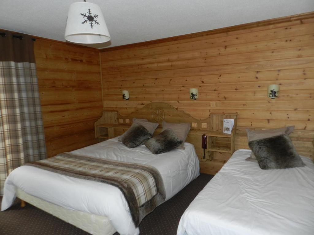 Postel nebo postele na pokoji v ubytování Hôtel L'Ensoleillé