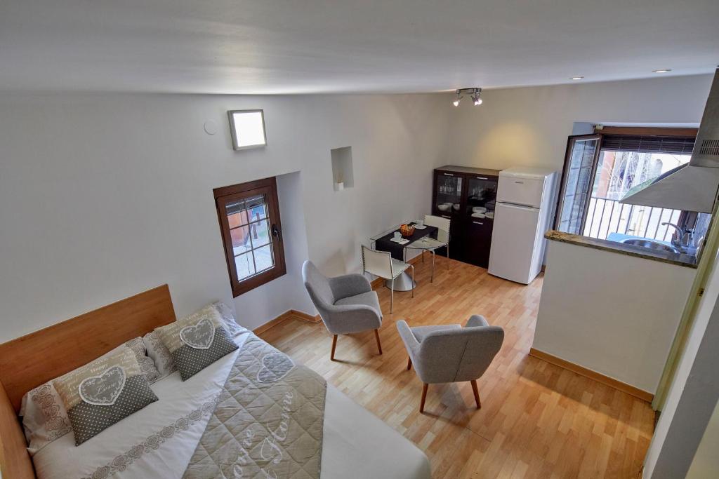 Postel nebo postele na pokoji v ubytování Sant Josep Loft