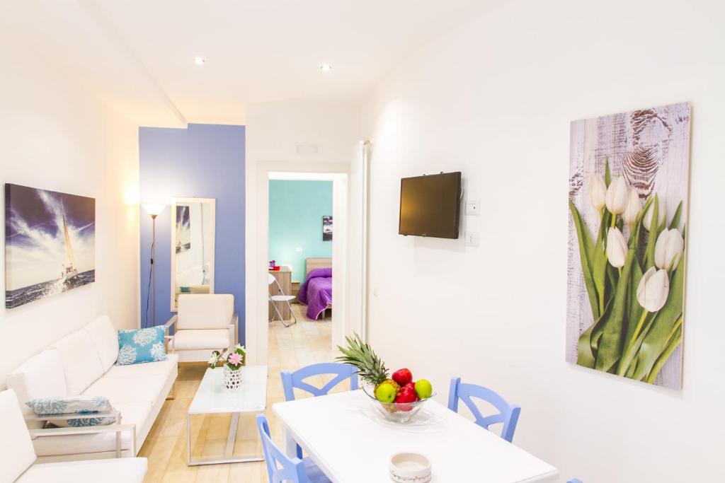a living room with a couch and a table at Vanni House 68 in Cefalù