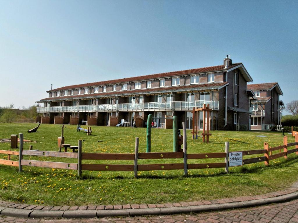 a large building with a fence in front of it at SeeStern Strandnahe Wohnung in Hohen Wieschendorf in Hohen Wieschendorf