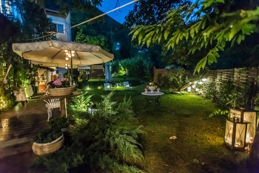 Ogród w obiekcie Anerada inn Suites & Spa - Pet Friendly