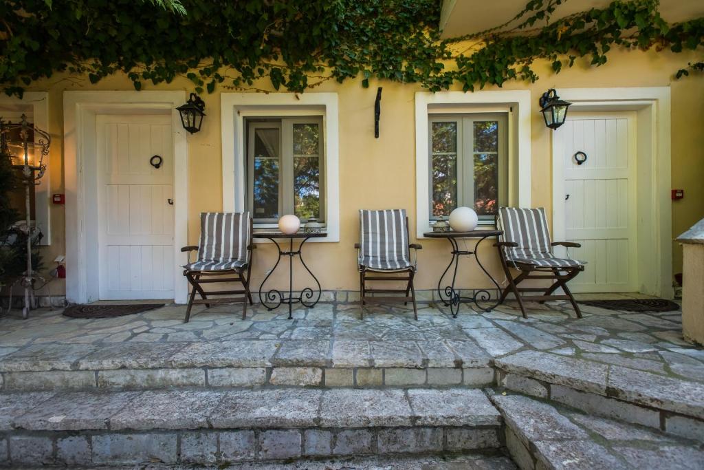 Patio lub wspólna przestrzeń na świeżym powietrzu w obiekcie Anerada inn Suites & Spa - Pet Friendly