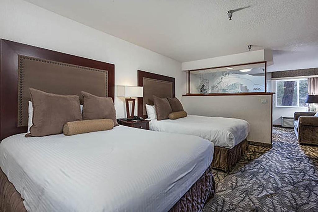 Postel nebo postele na pokoji v ubytování Shilo Inn Suites Hotel - Bend