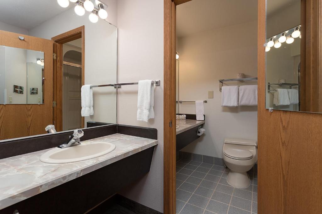 Koupelna v ubytování Shilo Inn Suites Hotel - Bend
