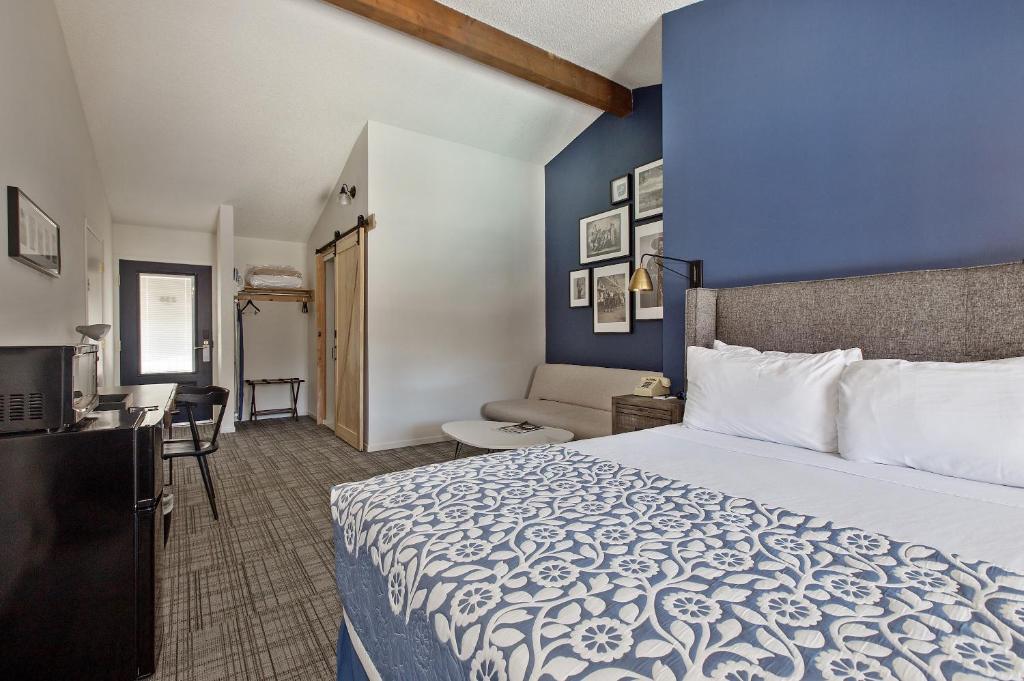 Sideways Inn - Deluxe Queen Room Met Balkon
