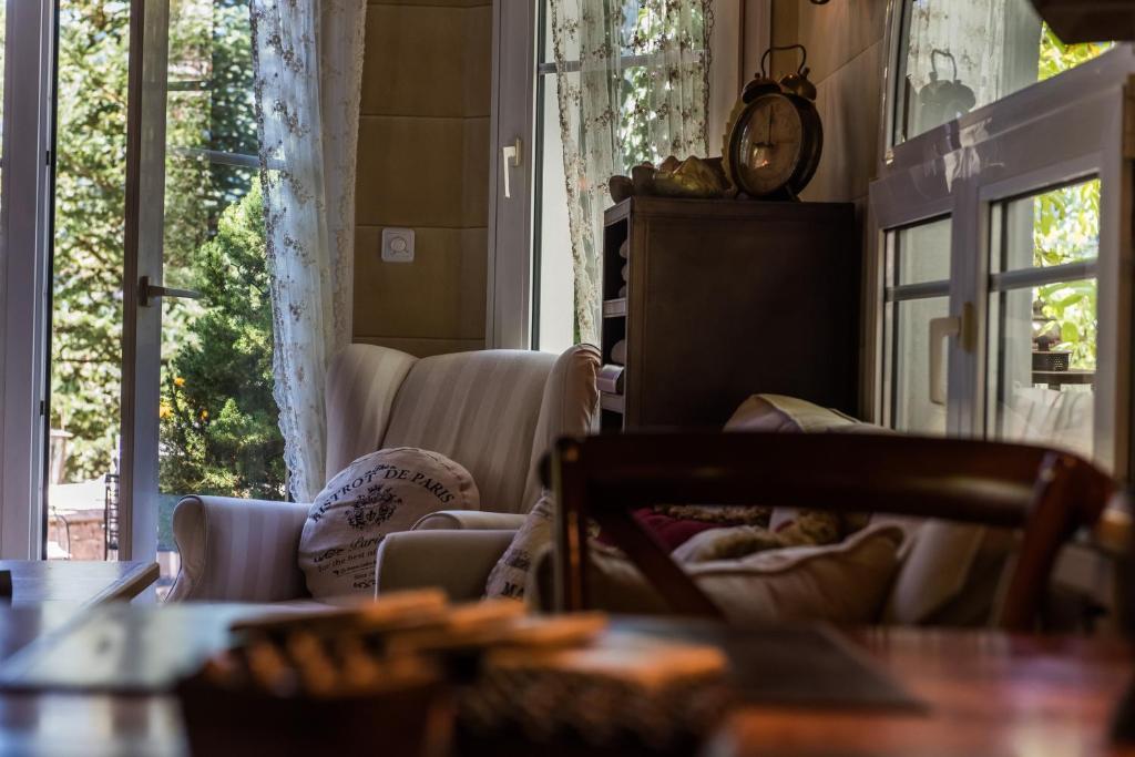 Część wypoczynkowa w obiekcie Anerada inn Suites & Spa - Pet Friendly