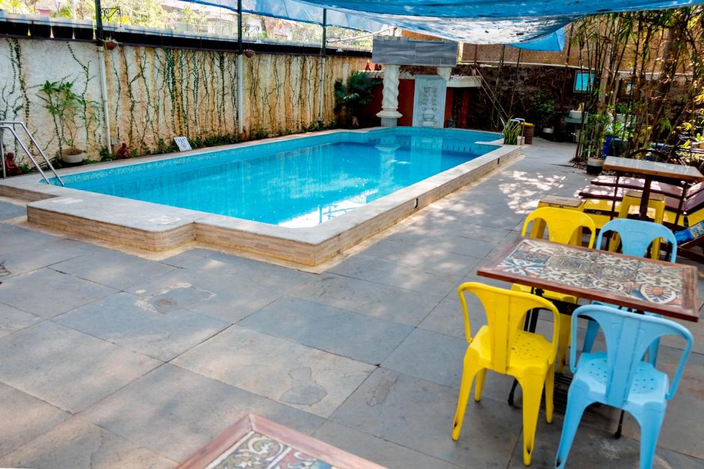 Bazén v ubytování Casa Menezes - A Heritage Goan Homestay nebo v jeho okolí
