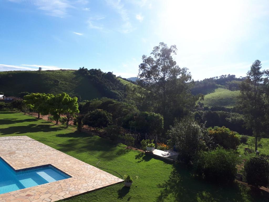 A piscina em ou perto de Chácara Leolud