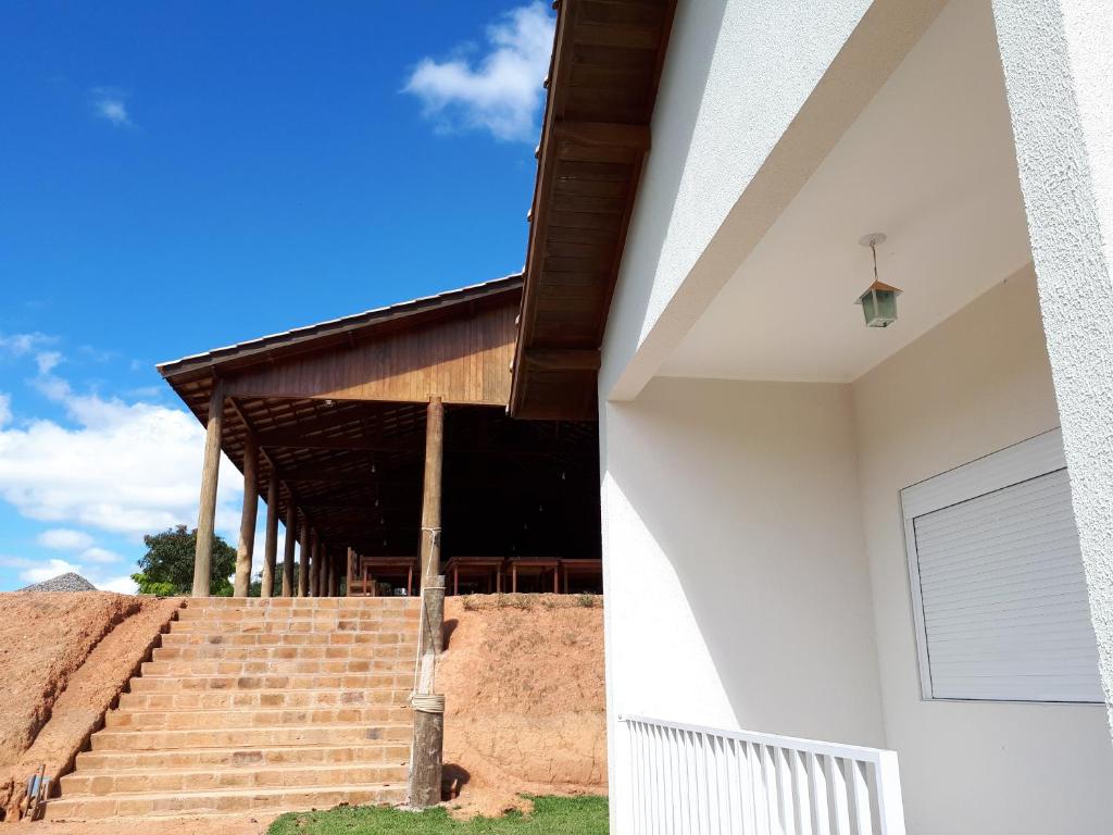 O edifício onde o alojamento de turismo selvagem está situado