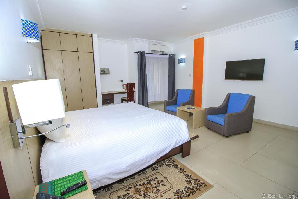 TV a/nebo společenská místnost v ubytování Hotel LAFORGE