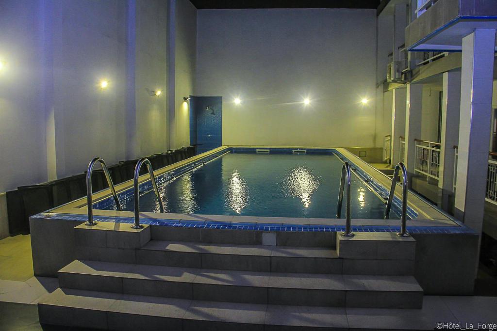 Bazén v ubytování Hotel LAFORGE nebo v jeho okolí