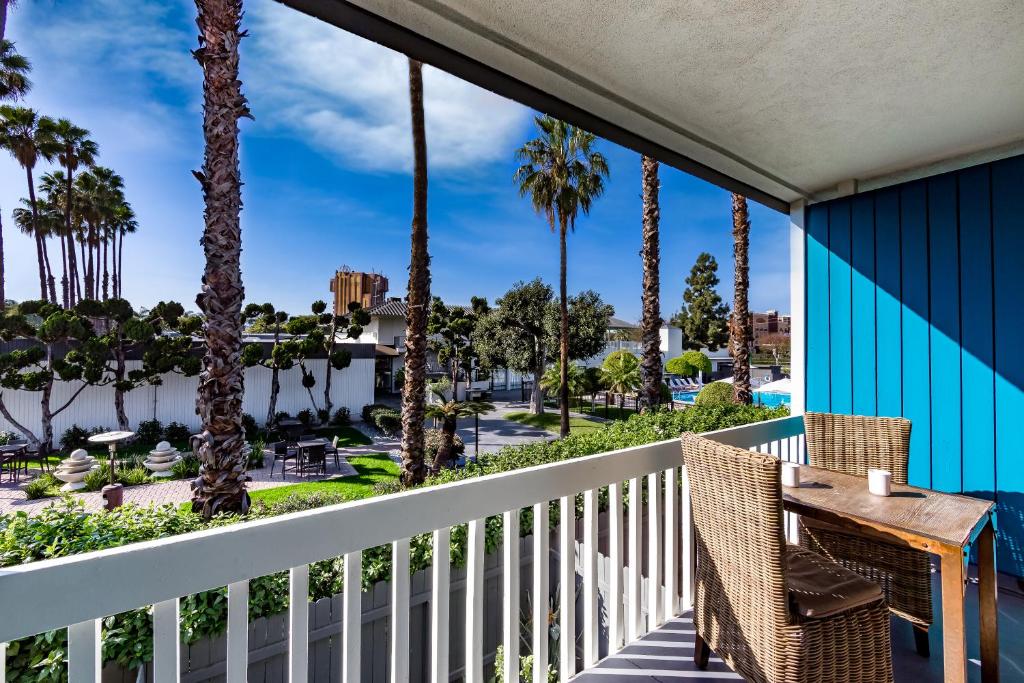 Anaheim Hotel - Standard Room With Two Queen Beds And Park View