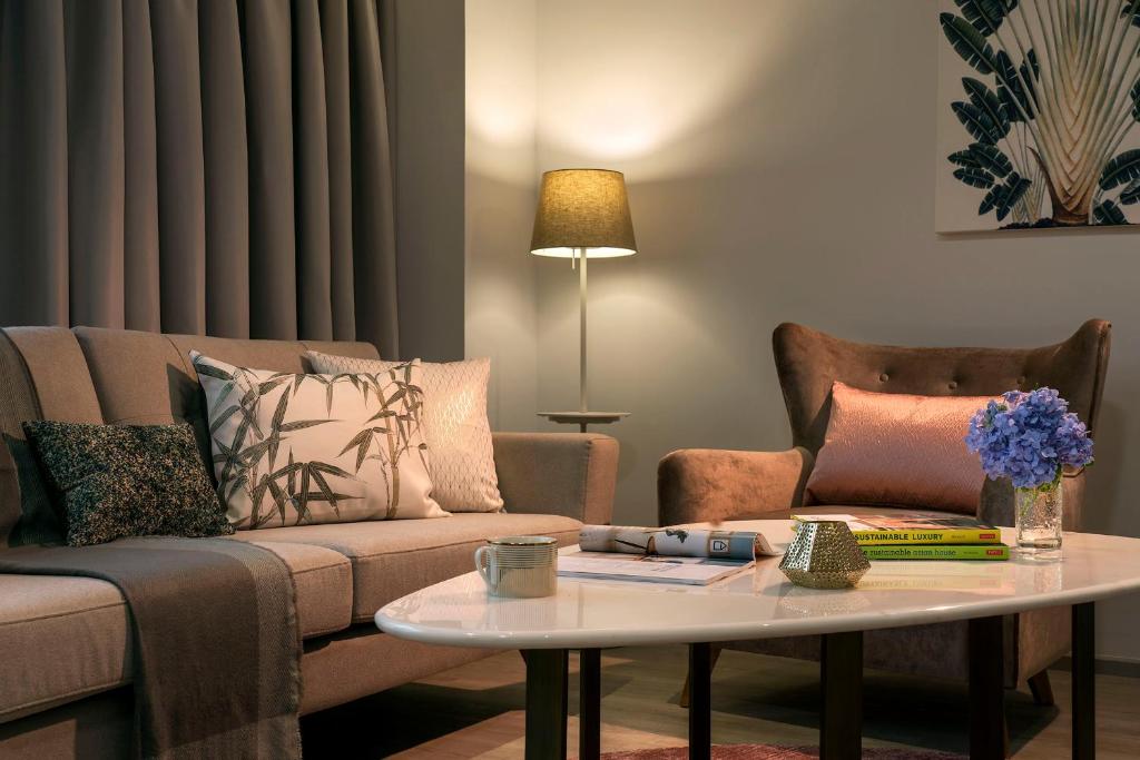 Lanson Place Winsland, Singapore - Two-Bedroom Apartment With King And Queen Beds