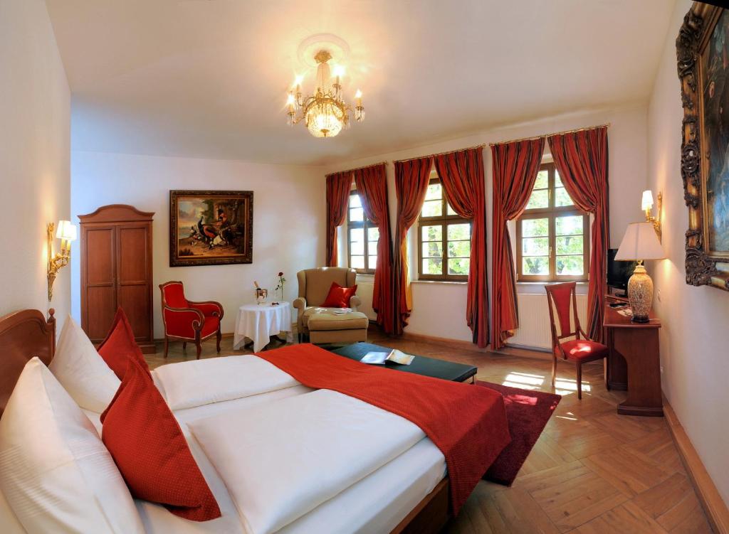 Postel nebo postele na pokoji v ubytování Romantik Hotel Burgkeller Residenz Kerstinghaus