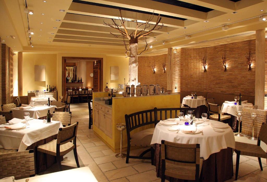 Restaurace v ubytování Hotel Palafox
