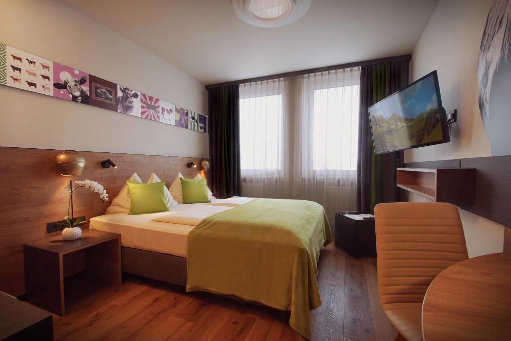 Postel nebo postele na pokoji v ubytování Hotel Peterhof - urban lifestyle Kempten