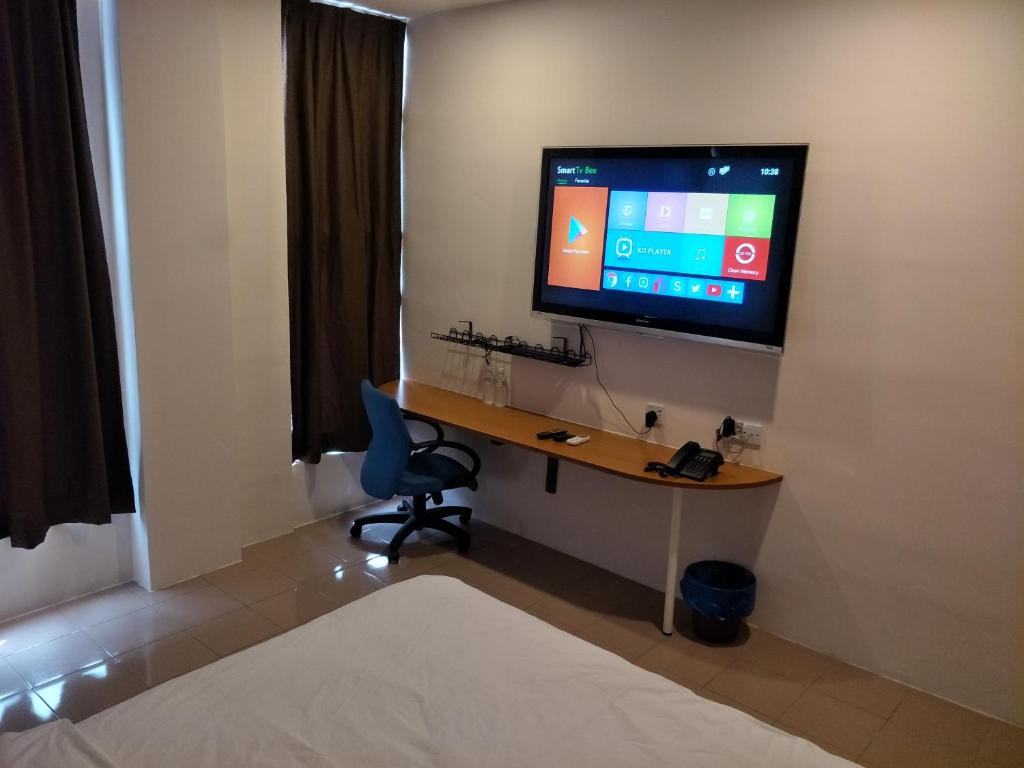 TV a/nebo společenská místnost v ubytování Anderson Hotel
