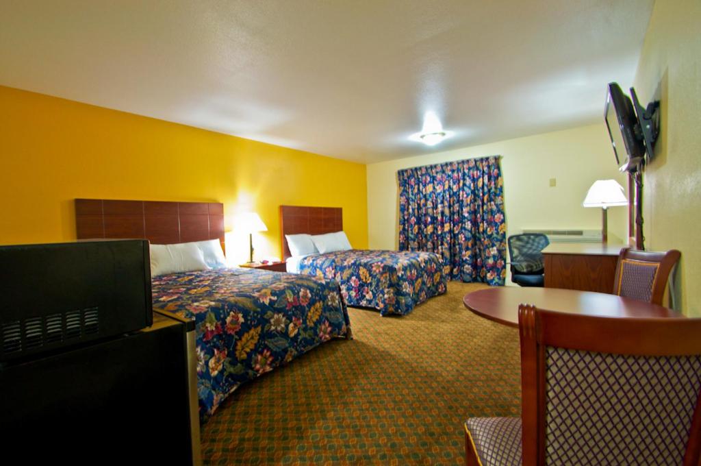 Passport Inn and Suites - Middletown - Queen Room With Two Queen Beds - Non Smoking