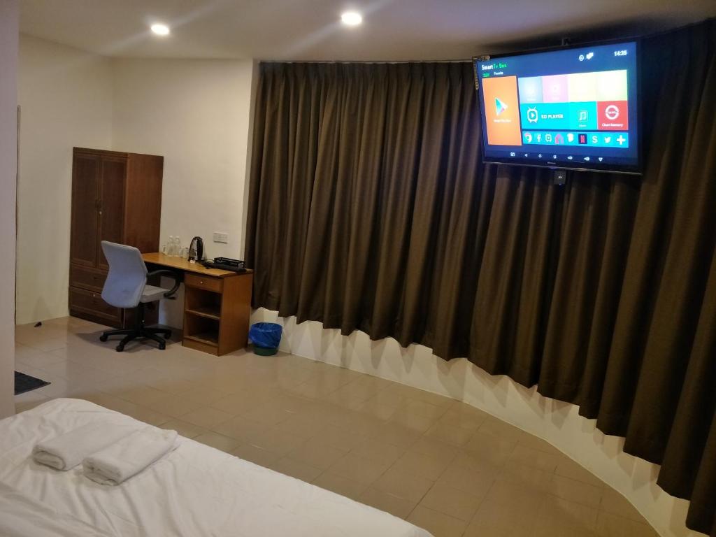 TV a/nebo společenská místnost v ubytování Anderson Hotel