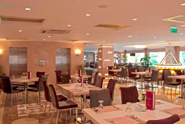 Restaurace v ubytování Kent Hotel