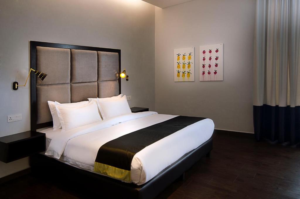 Postel nebo postele na pokoji v ubytování Palm Hotel Ipoh