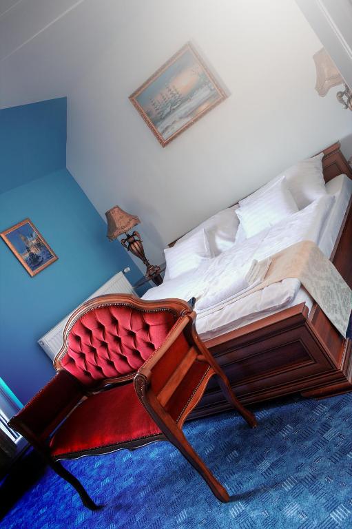 A bed or beds in a room at Centrum Panzió