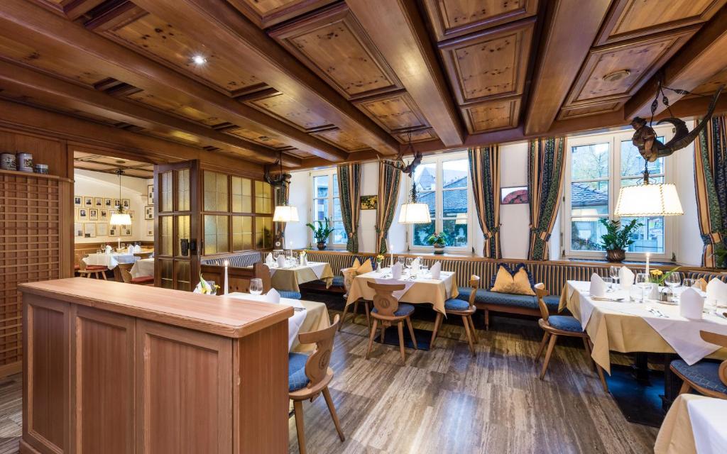 Restaurace v ubytování Hotel Grüner Baum