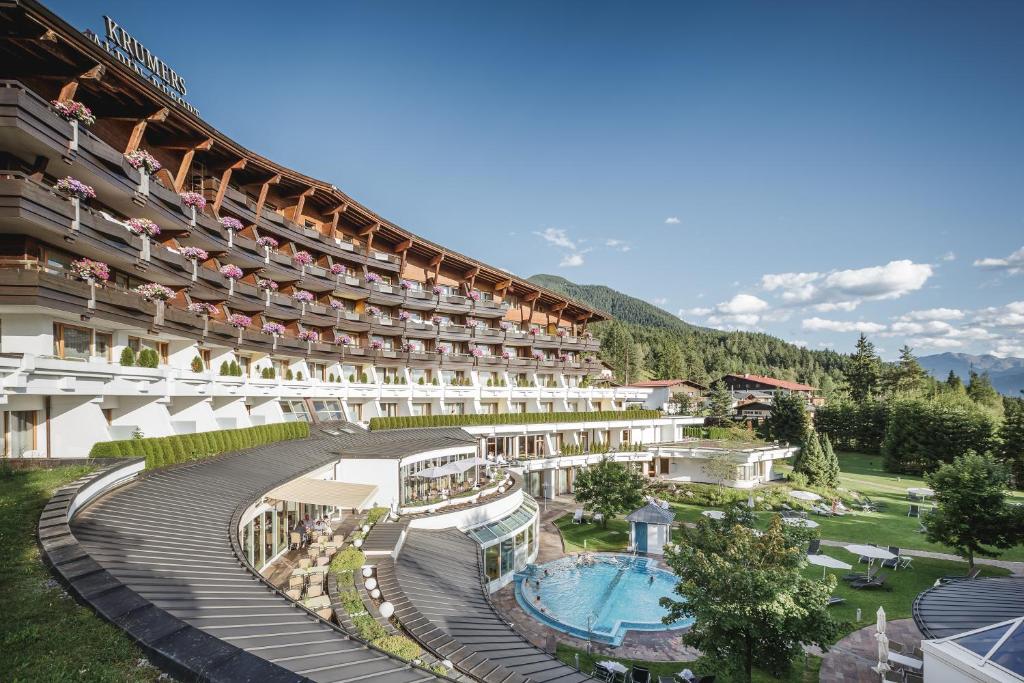 Nespecifikovaný výhled na hory nebo výhled na hory při pohledu z hotelu