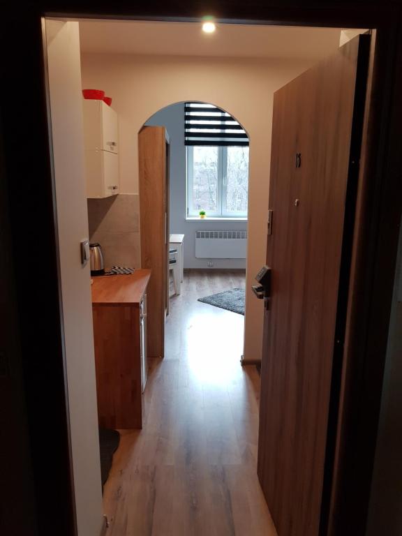 رزرو هتل، Marco Apartments 3 در ایستگاه راه آهن - شهر قدیمی - سوپر وای فای | 09037376597
