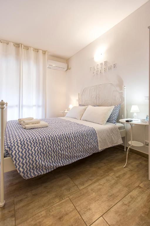 Posteľ alebo postele v izbe v ubytovaní White Charme Rooms