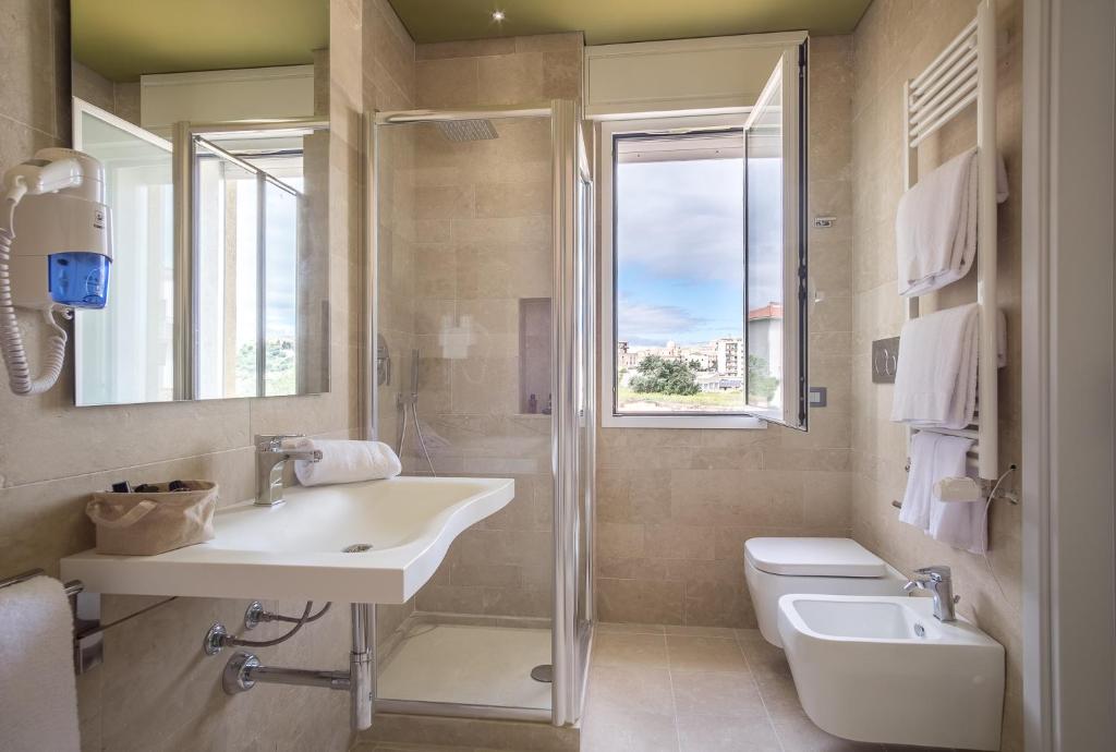 Koupelna v ubytování Netum Hotel