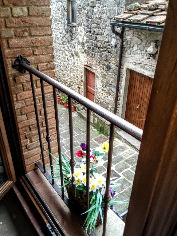 A balcony or terrace at La Tana Nel Castelvecchio
