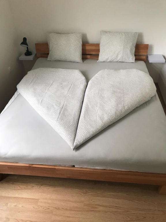 Łóżko lub łóżka w pokoju w obiekcie Corner Villa 4