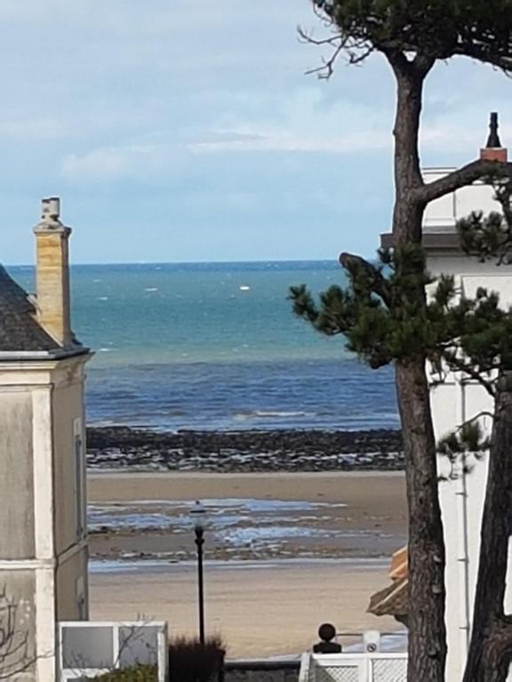 Gallery image of Hotel de Normandie in Saint-Aubin-sur-Mer