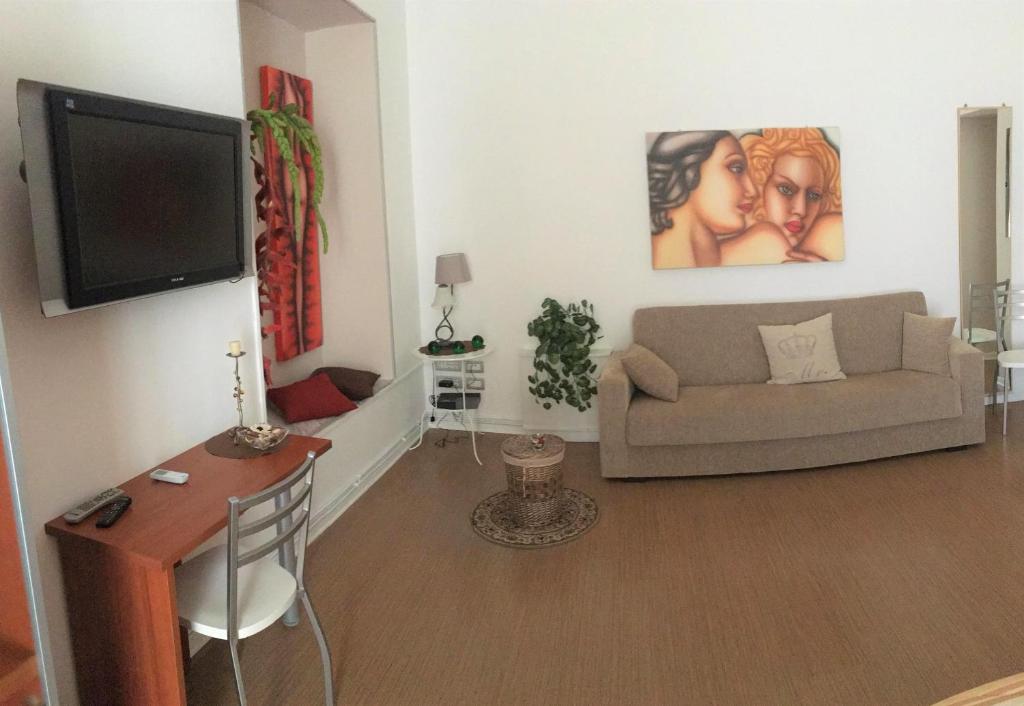 TV a/nebo společenská místnost v ubytování Aria di Casa