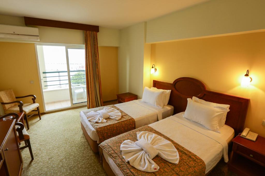 Postel nebo postele na pokoji v ubytování Kayhanbey Hotel
