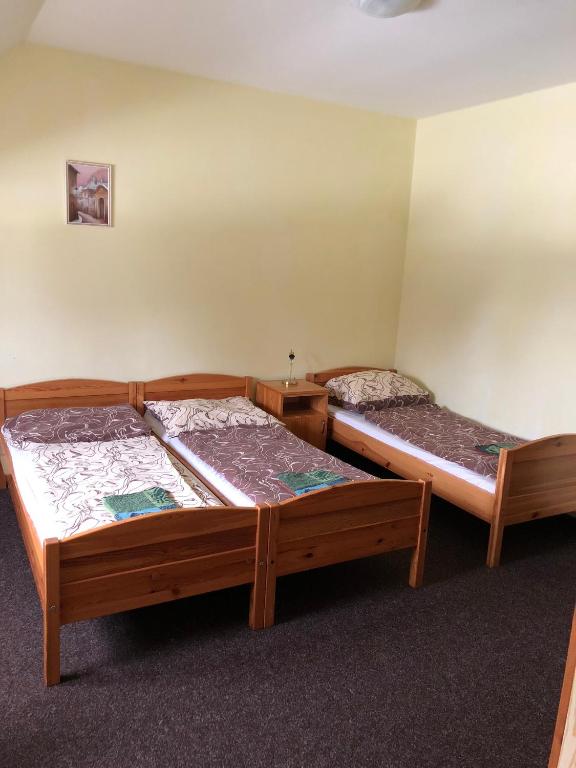 Postel nebo postele na pokoji v ubytování Penzion Tetřívek