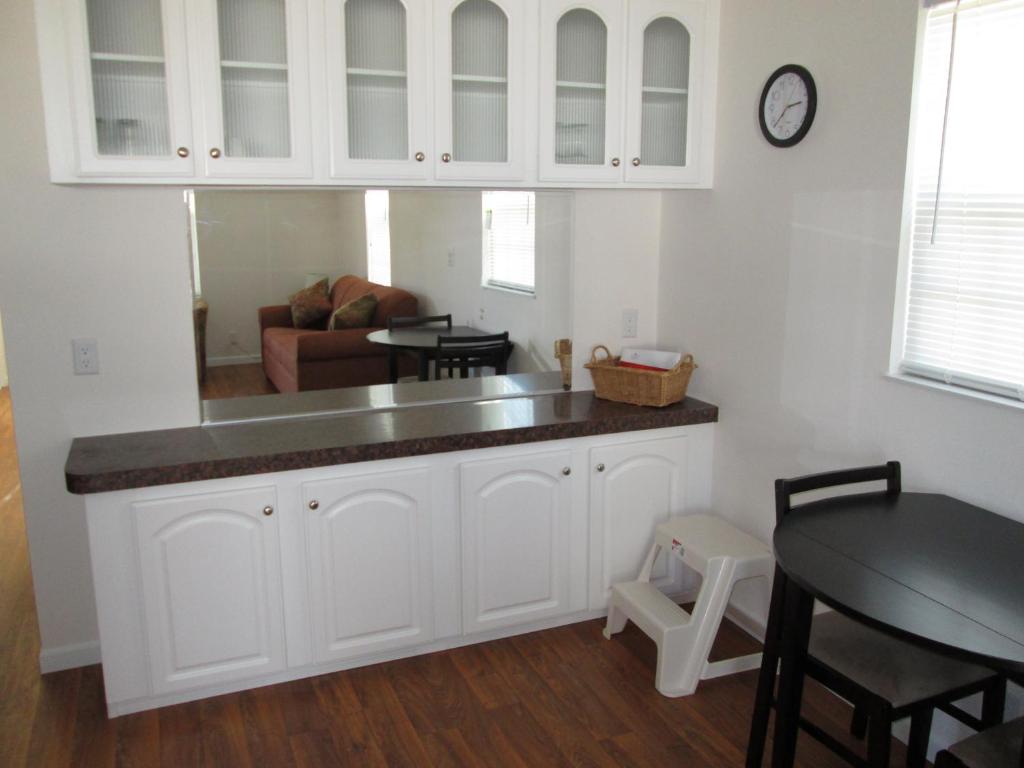 Southern Palms Park Model 4 - One-Bedroom Cottage