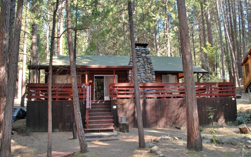 a cabin in the middle of the woods at 28 Raccoon's End in Wawona