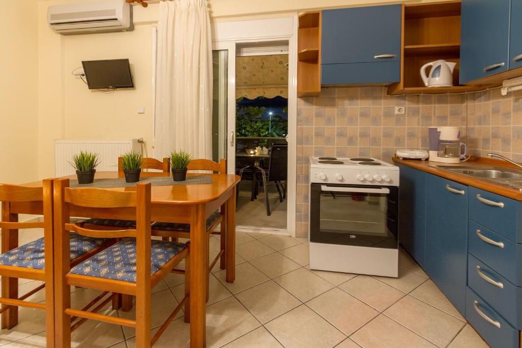 Kuchnia lub aneks kuchenny w obiekcie Vryzas Resort