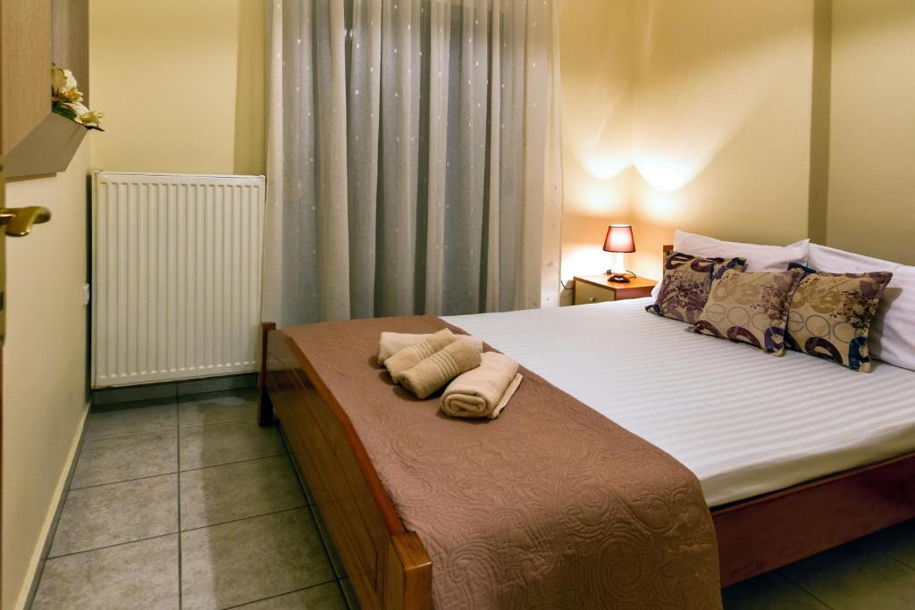 Łóżko lub łóżka w pokoju w obiekcie Vryzas Resort