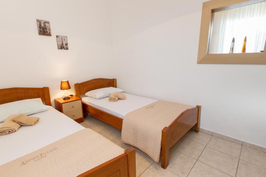 Łóżko lub łóżka w pokoju w obiekcie Vryzas Resort