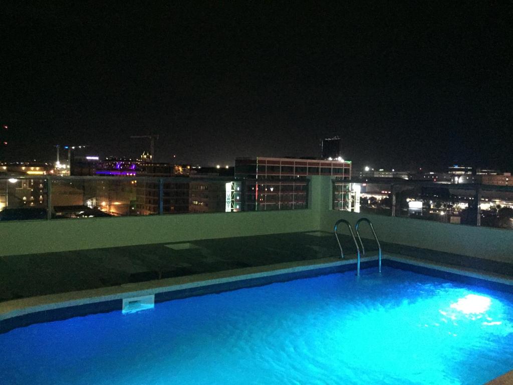 Bazén v ubytování Dalian Peak Hotel nebo v jeho okolí